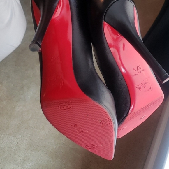 Christian Louboutin - Picture 7 of 10